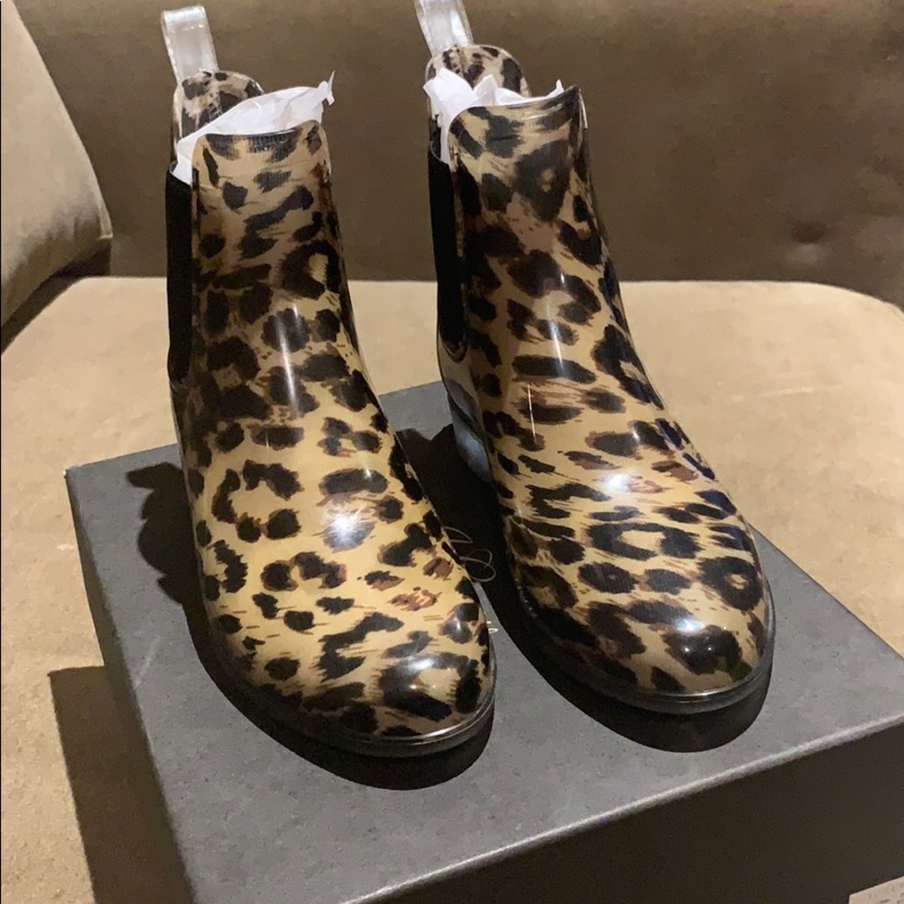 Women’s leopard rain boots